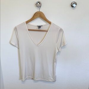 Express Cream V-Neck Short Sleeve Tee